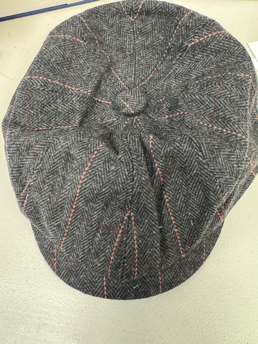 Gray Herringbone Newsboy Cap with Pink Pinstripes Dark Style new men’s hat